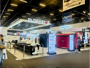This image showcases a stylish and professional exhibition stand built for business exhibitions and trade shows in Brazil.